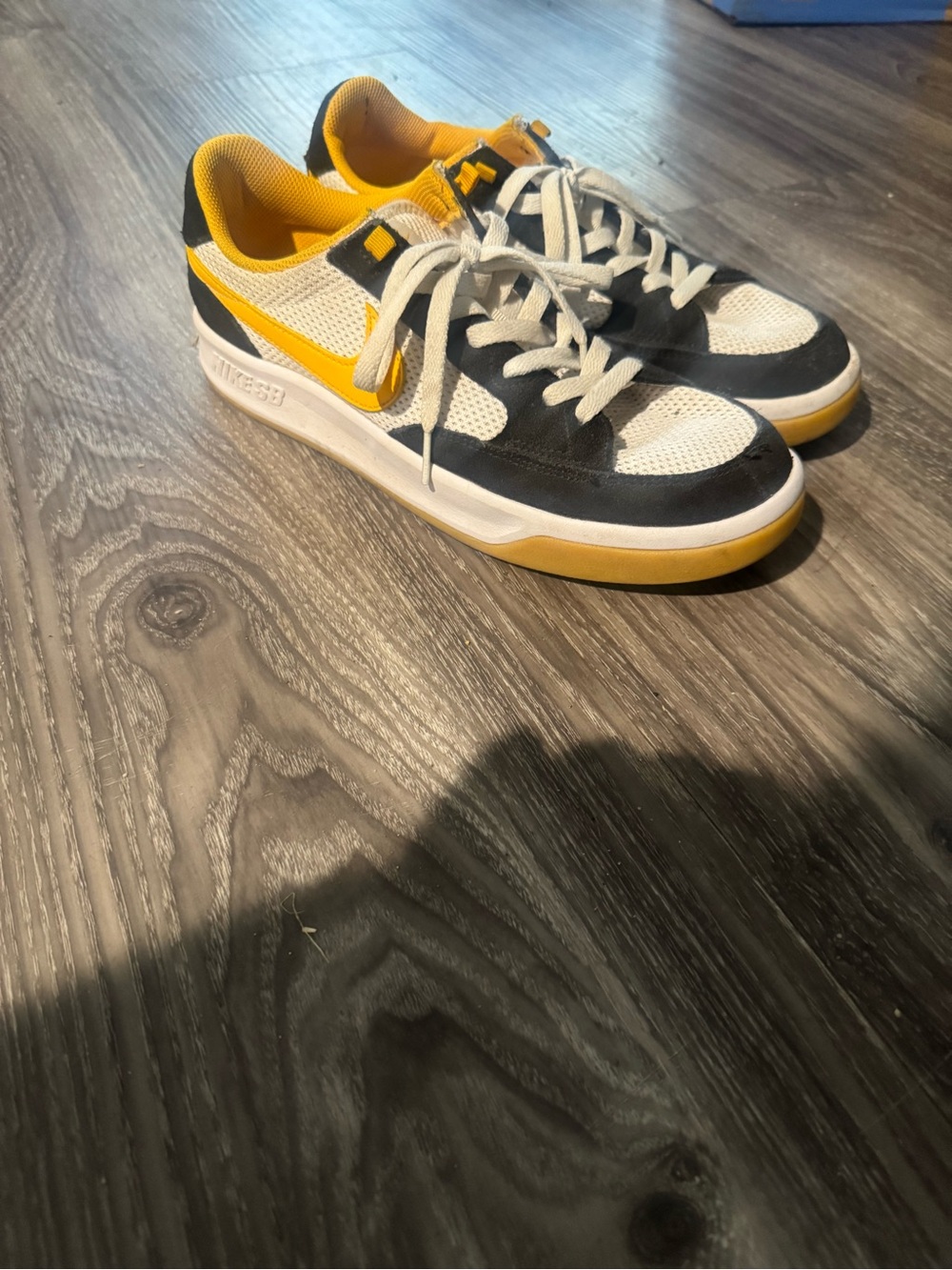 Nike SB Chron 2 Black University Gold White Skate Shoes Men’s Size 9